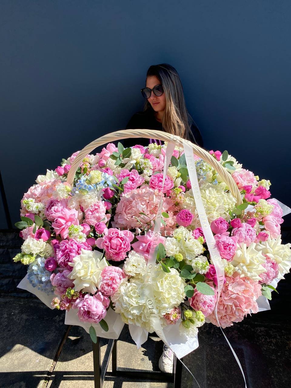 Премиум цветочная корзина в Санкт-Петербурге