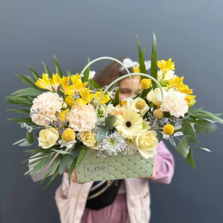 Сумочка с розами "Эпиа" в Санкт-Петербурге