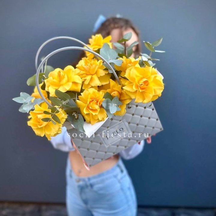 Сумочка с розами "Эдель" в Санкт-Петербурге