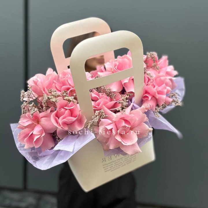 Сумочка розовых роз "Плинки" в Санкт-Петербурге