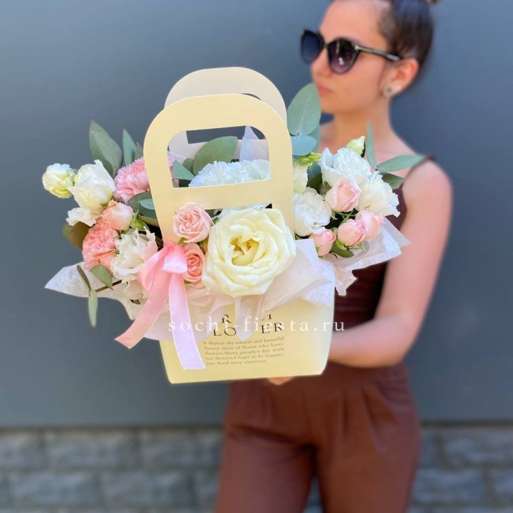 Цветочная сумочка "Рафаэль" в Санкт-Петербурге