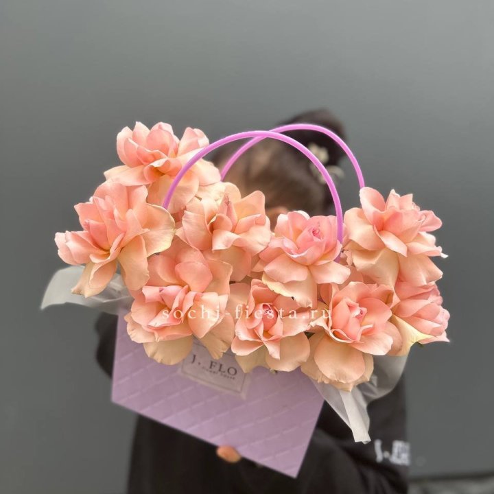 Сумочка с розами "Кети" в Санкт-Петербурге