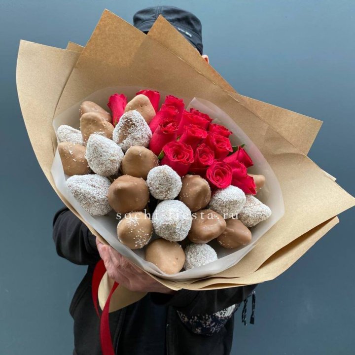 Розы и клубника в шоколаде Мерси в Санкт-Петербурге