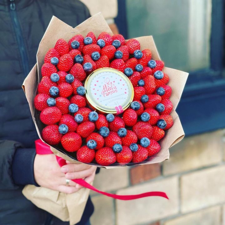 "Клубника и мёд" в Санкт-Петербурге