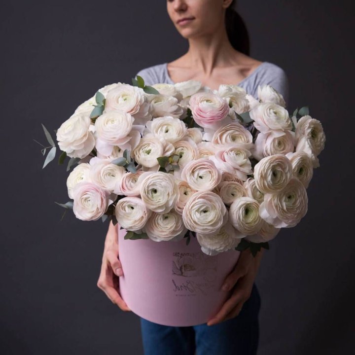 Бокс с ранункулюсами в Санкт-Петербурге