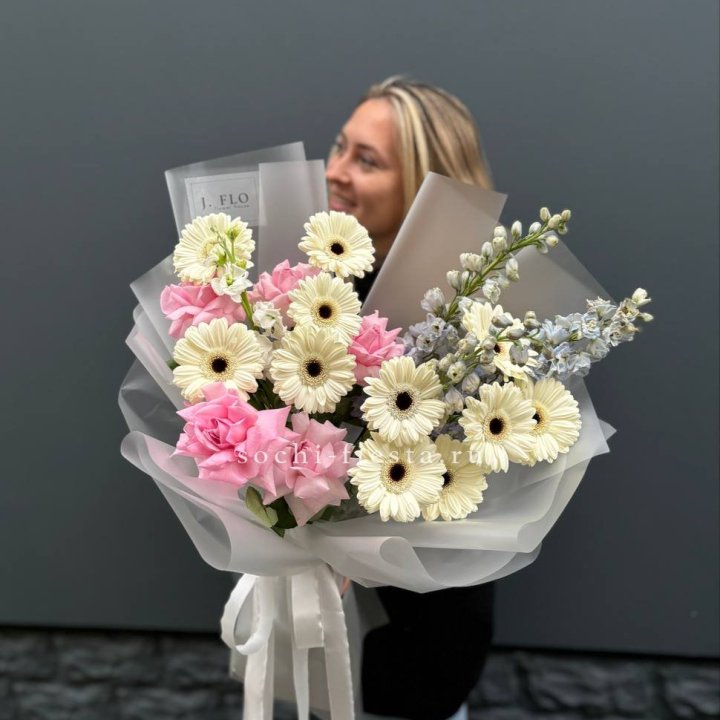 Букет роз и гербер в Санкт-Петербурге