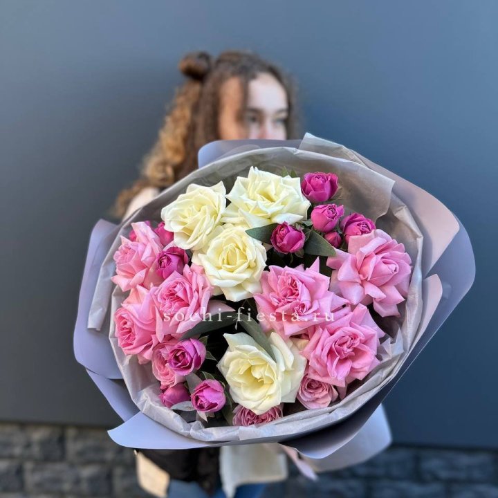 Букет французских и пионовидных роз в Санкт-Петербурге