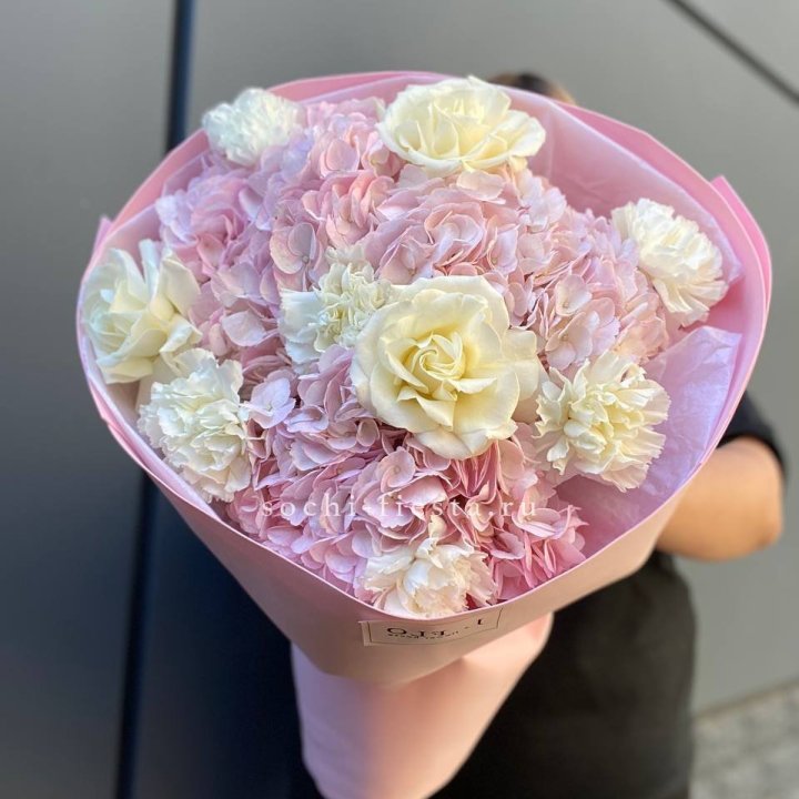  Букет гортензий и роз  в Санкт-Петербурге