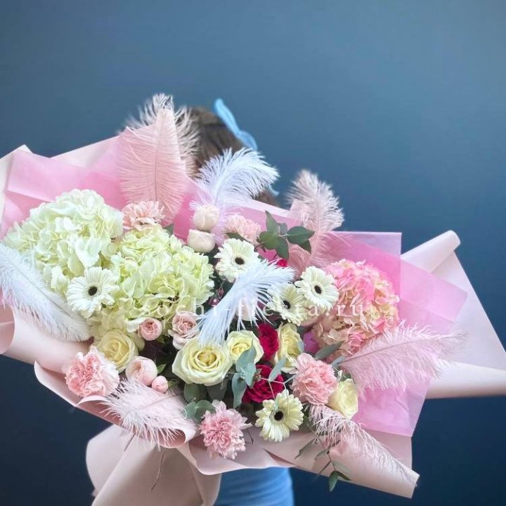 Дизайнерский букет "Валенсия-3" в Санкт-Петербурге