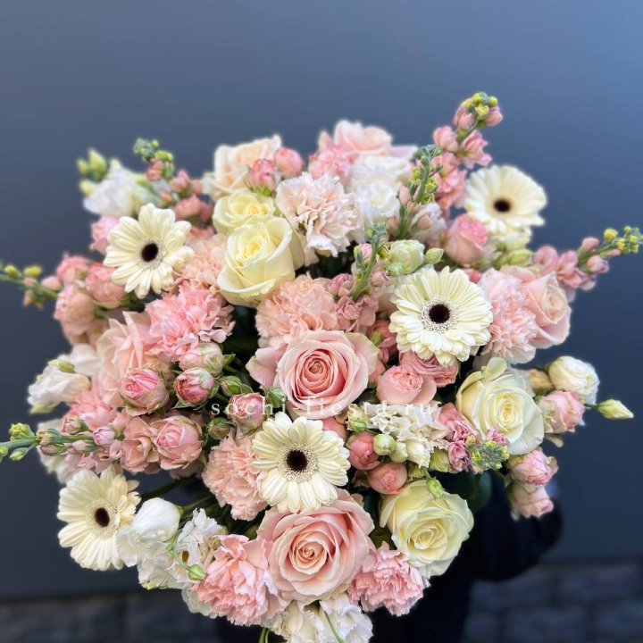 Авторский букет "Нежный" в Санкт-Петербурге