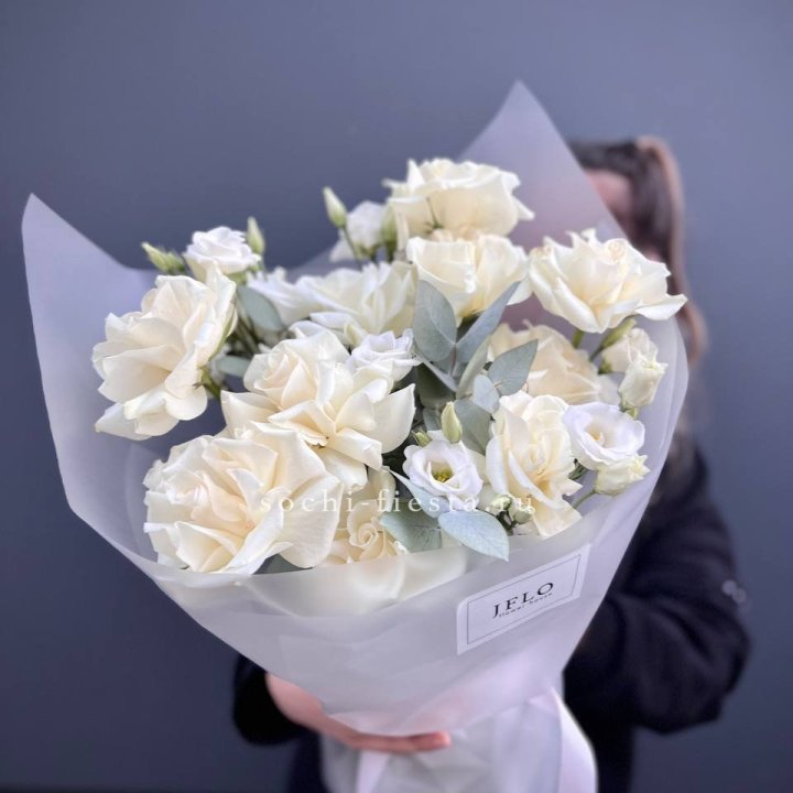 Букет французских роз и эустомы  в Санкт-Петербурге