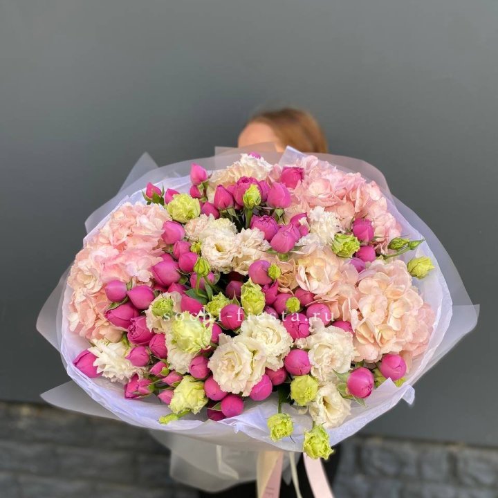  Букет  гортензий и Мисти с доставкой в Санкт-Петербурге