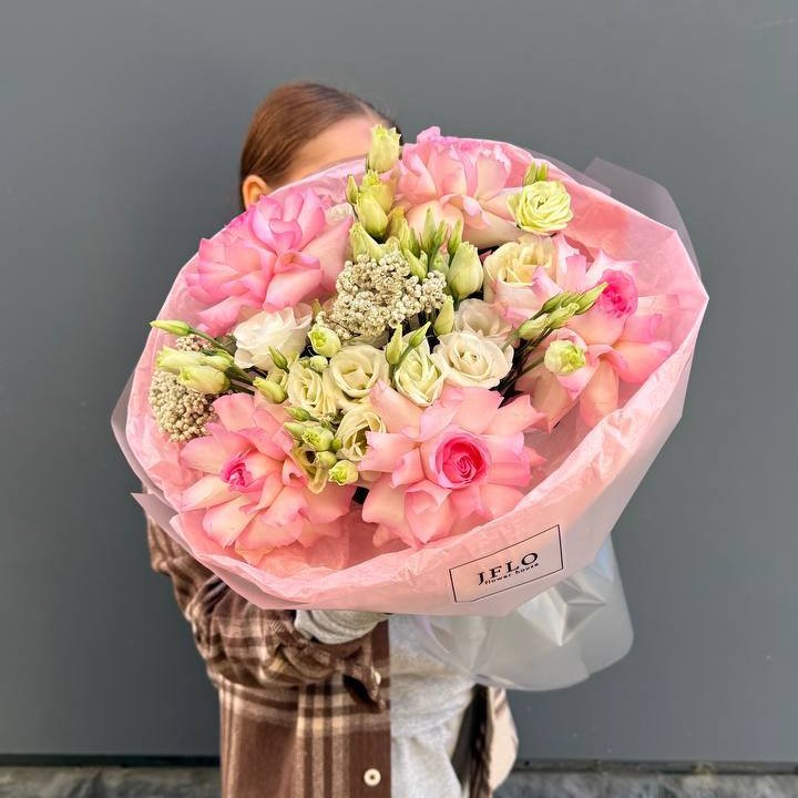 Букет "Розы с эустомой" с доставкой в Санкт-Петербурге