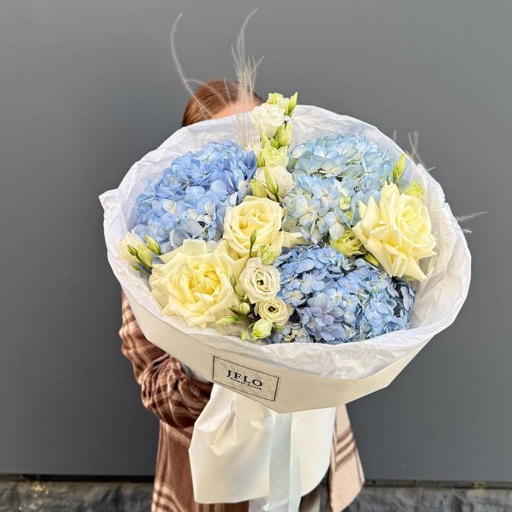 Букет "Глубина глаз" с доставкой в Санкт-Петербурге