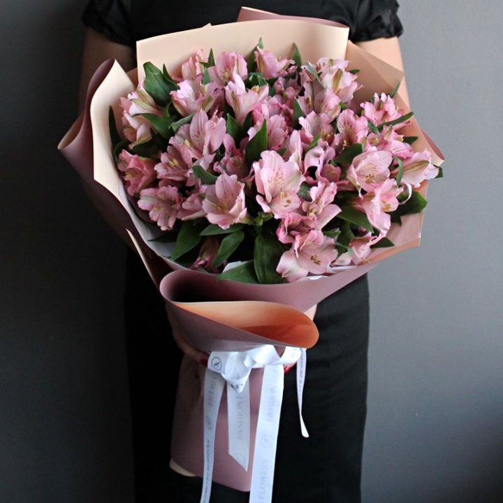 Букет розовых альстромерий в Санкт-Петербурге