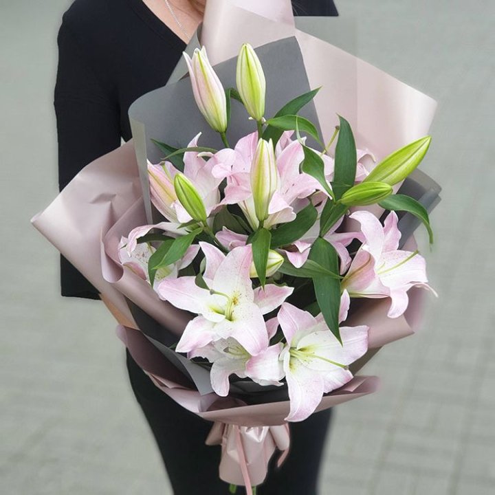 Букет розовых лилий в Санкт-Петербурге