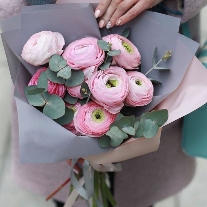 Ранункулюсы с эвкалиптом №1 в Санкт-Петербурге