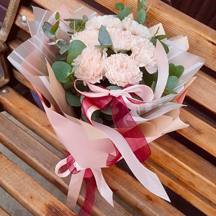 Диантусы с эвкалиптом в Санкт-Петербурге