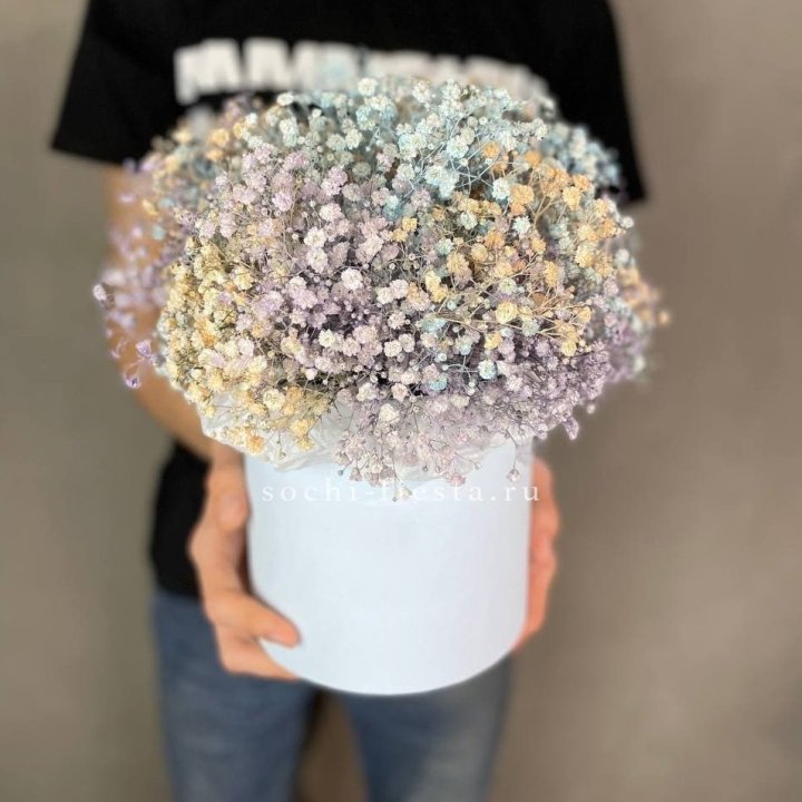 9 Радужных гипсофил в шляпной коробке в Санкт-Петербурге