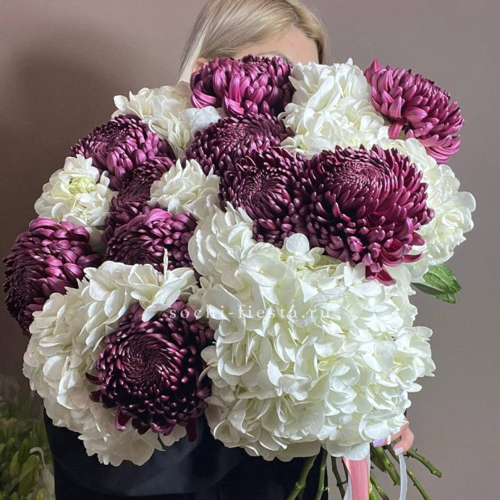 Охапка Бигуди и гортензий в Санкт-Петербурге