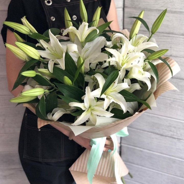Букет белых лилий в Санкт-Петербурге