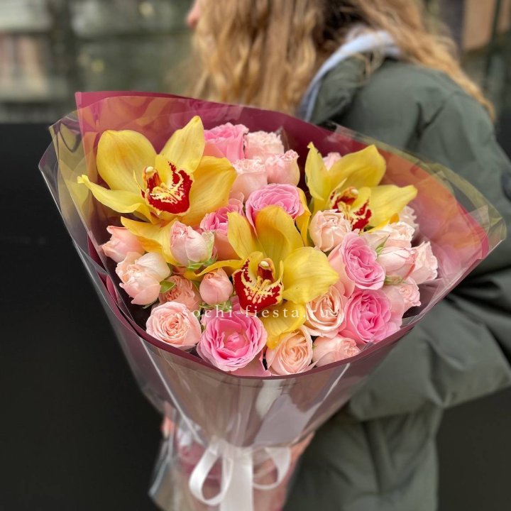  Букет орхидей и роз Есенья в Санкт-Петербурге