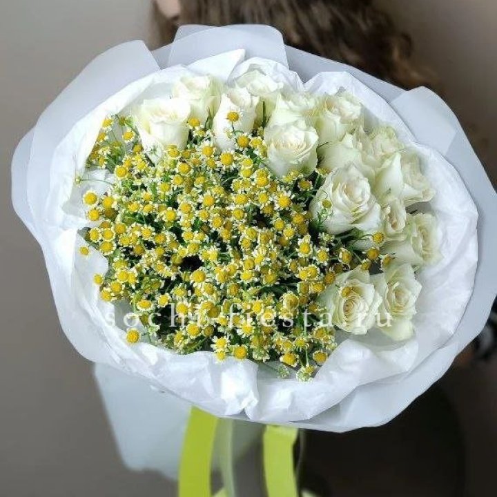 Букет ромашек и роз "Полина" в Санкт-Петербурге