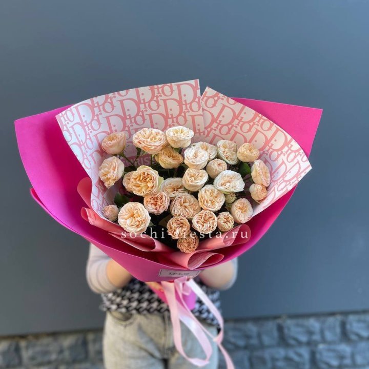 9 пионовидных роз в Санкт-Петербурге