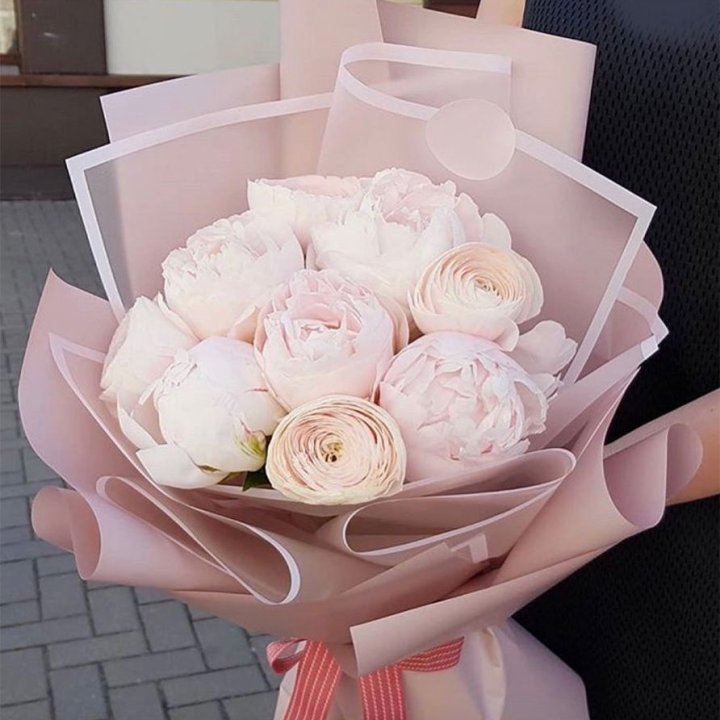 Пионы и ранункулюсы в Санкт-Петербурге