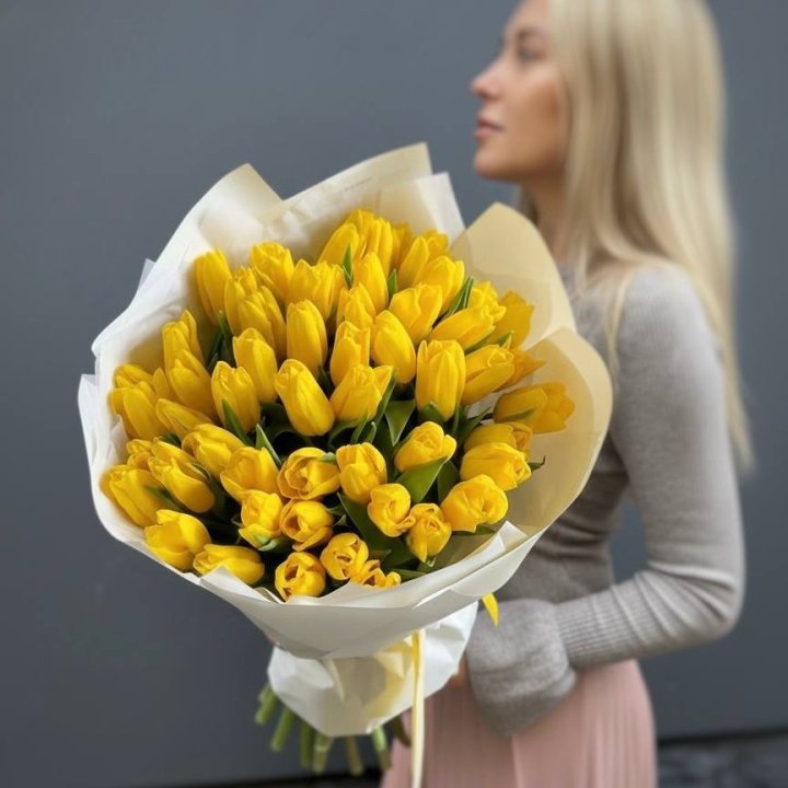 51 желтый тюльпан в Санкт-Петербурге