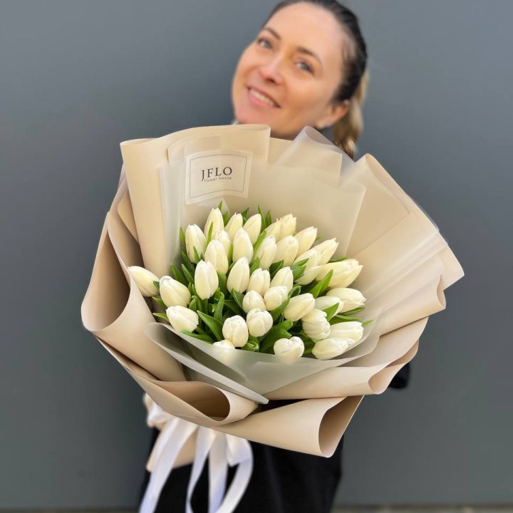 35 белых тюльпанов в Санкт-Петербурге