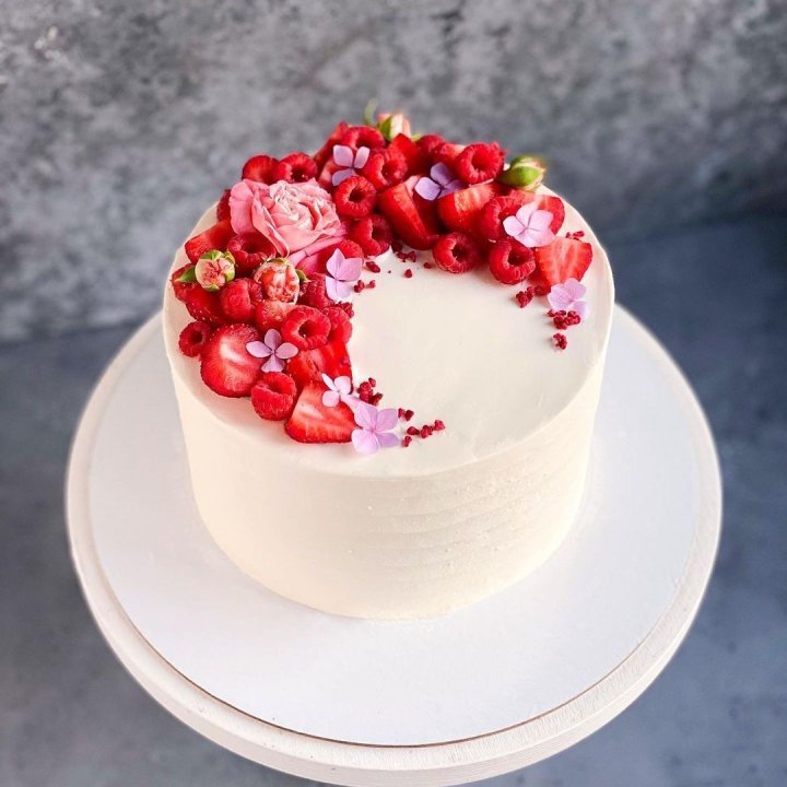 Торт "Малина" в Санкт-Петербурге