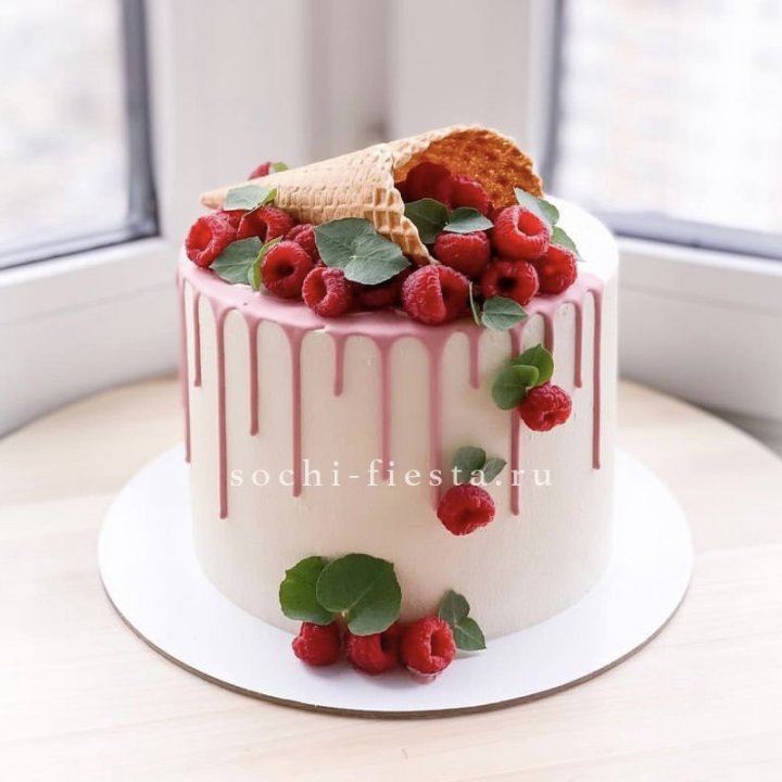 Торт "Ягодный" в Санкт-Петербурге