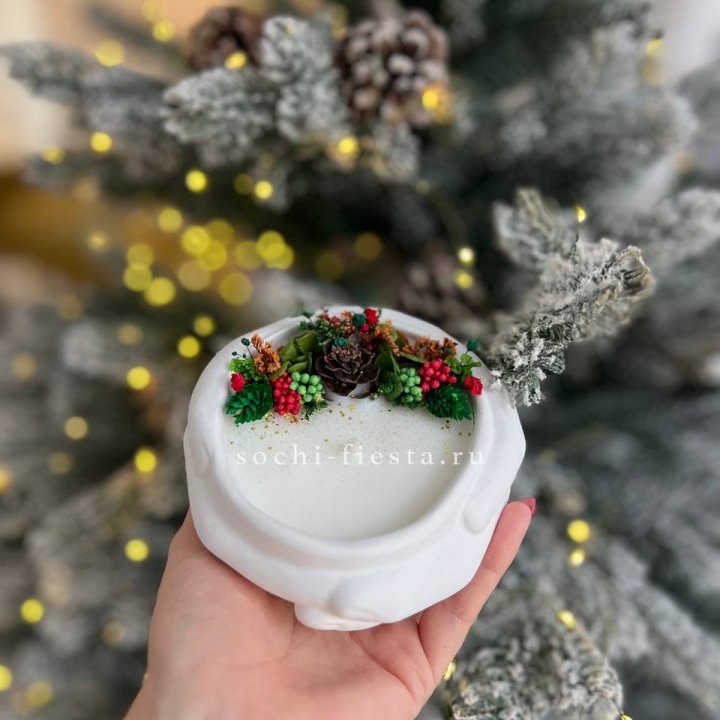 Свеча ароматическая в гипсе Руки с шишкой в Санкт-Петербурге