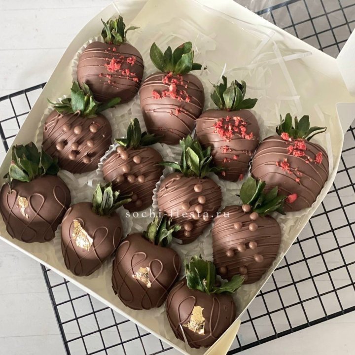 Клубника в шоколаде 12 ягод в Санкт-Петербурге