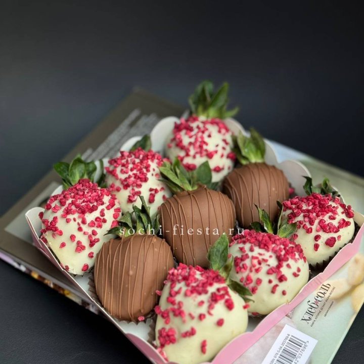 Клубника в шоколаде 9 ягод №2 с доставкой в Санкт-Петербурге