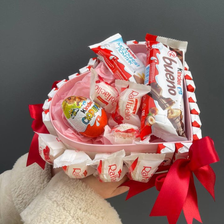 Бокс киндерами и раффаэлло в Санкт-Петербурге