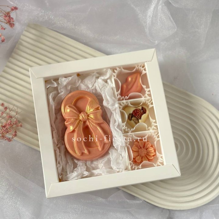 Конфеты из шоколада 8 Марта в Санкт-Петербурге