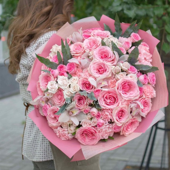 Дизайнерский букет "Барби" в Санкт-Петербурге