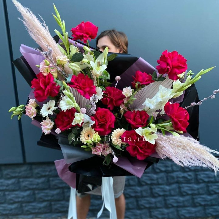 Дизайнерский букет Ред в Санкт-Петербурге