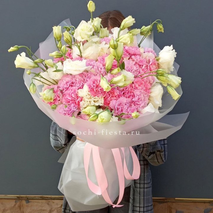 Букет из эустом и диантусов  в Санкт-Петербурге