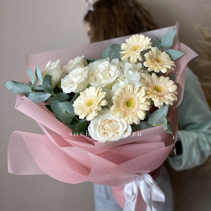 Букет роз, гортензии, гербер  в Санкт-Петербурге