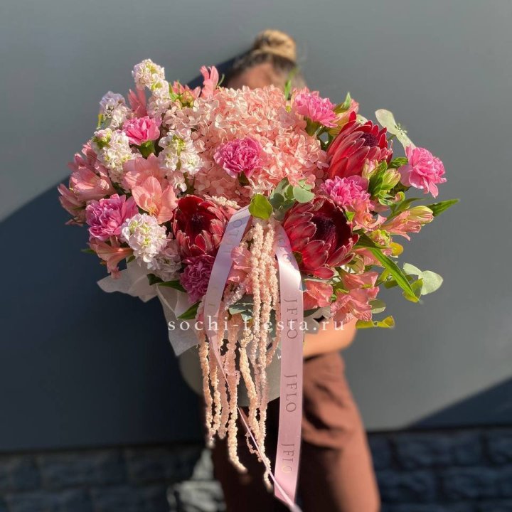 Коробка с цветами "Камикадзе" в Санкт-Петербурге