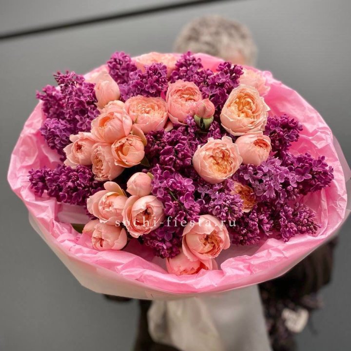  Дуо букет из кустовых роз и сирени в Санкт-Петербурге