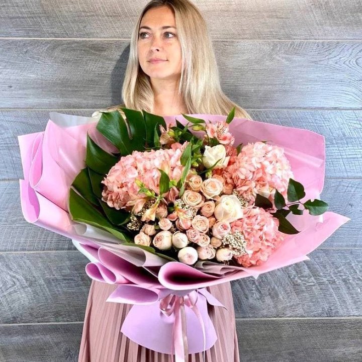 Дизайнерский букет "Валенсия-2" в Санкт-Петербурге