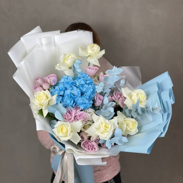 Дизайнерский букет "Блю скайфорт" в Санкт-Петербурге