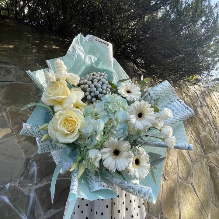 Дизайнерский букет "Линдж-блю" в Санкт-Петербурге