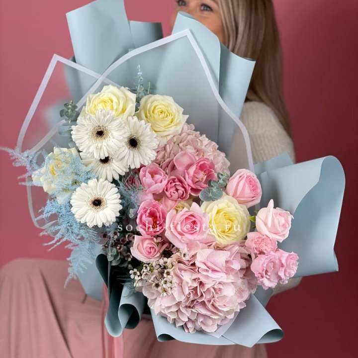 Дизайнерский букет "Адель" в Санкт-Петербурге