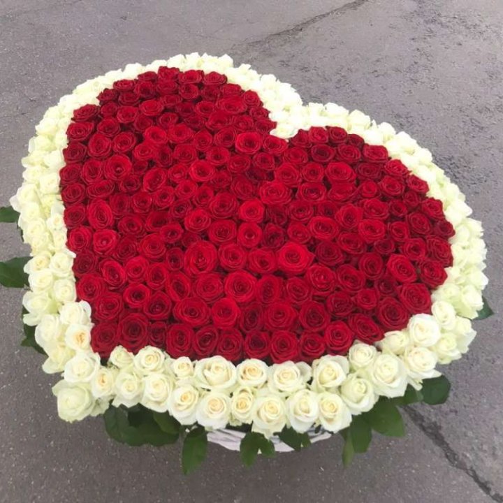 333 розы в корзине в Санкт-Петербурге