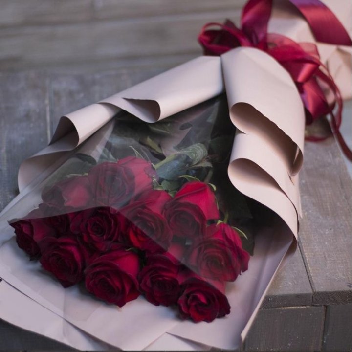 11 голландских роз в оформлении в Санкт-Петербурге